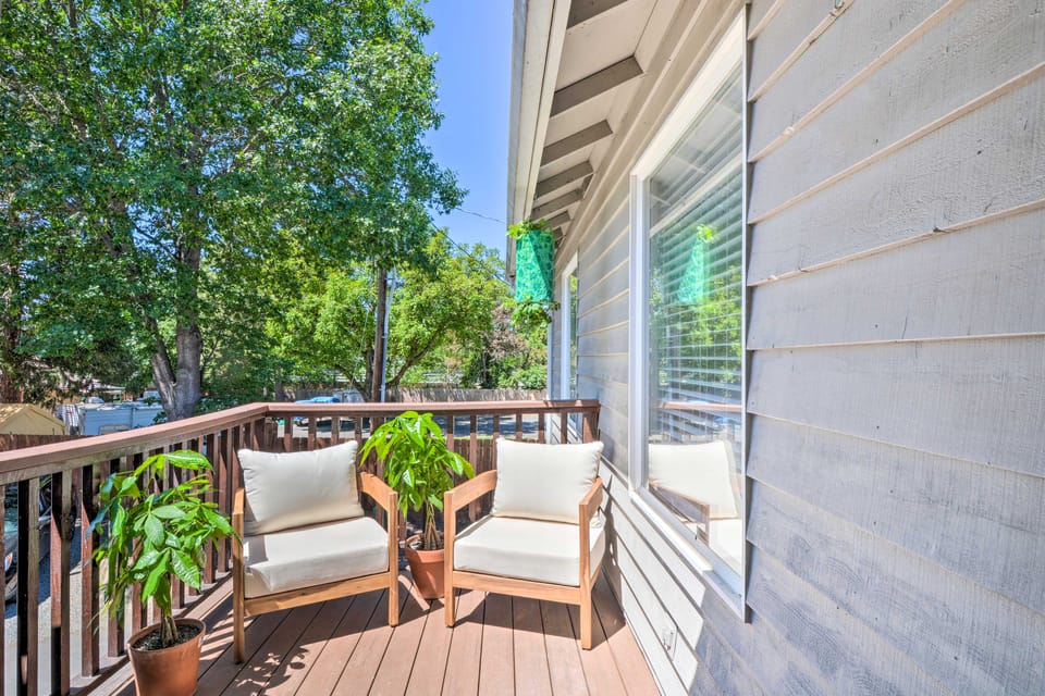 Close to Parks & Brews: Sunny Grants Pass Apt! Apartment in Grants Pass