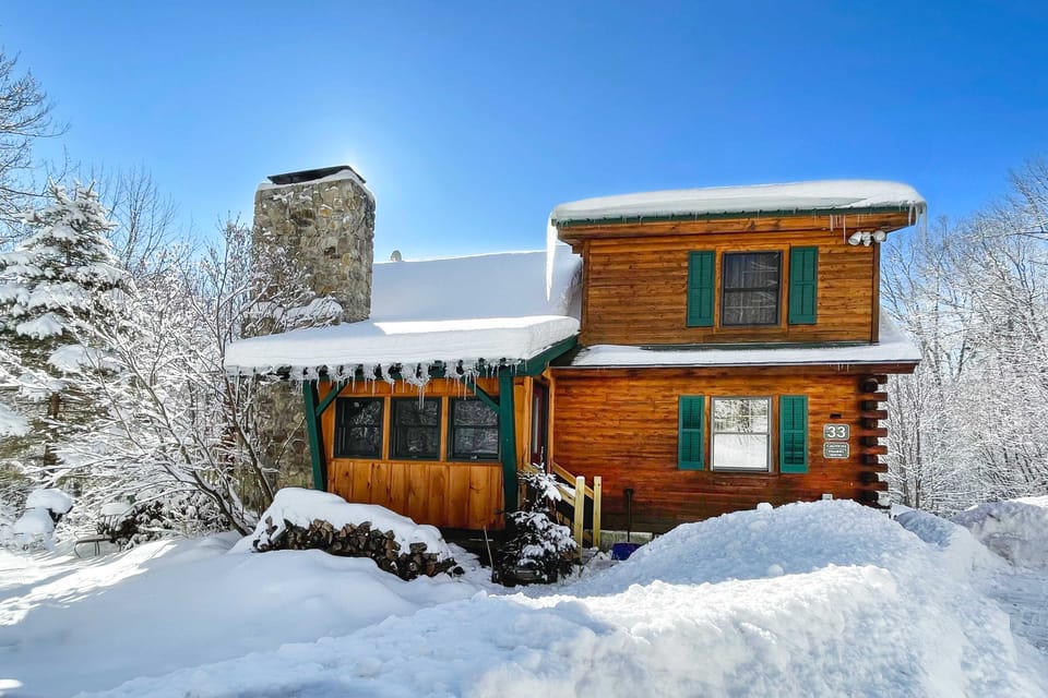 Game Room & Hot Tub: Pet-Friendly Mount Snow Gem House in Dover