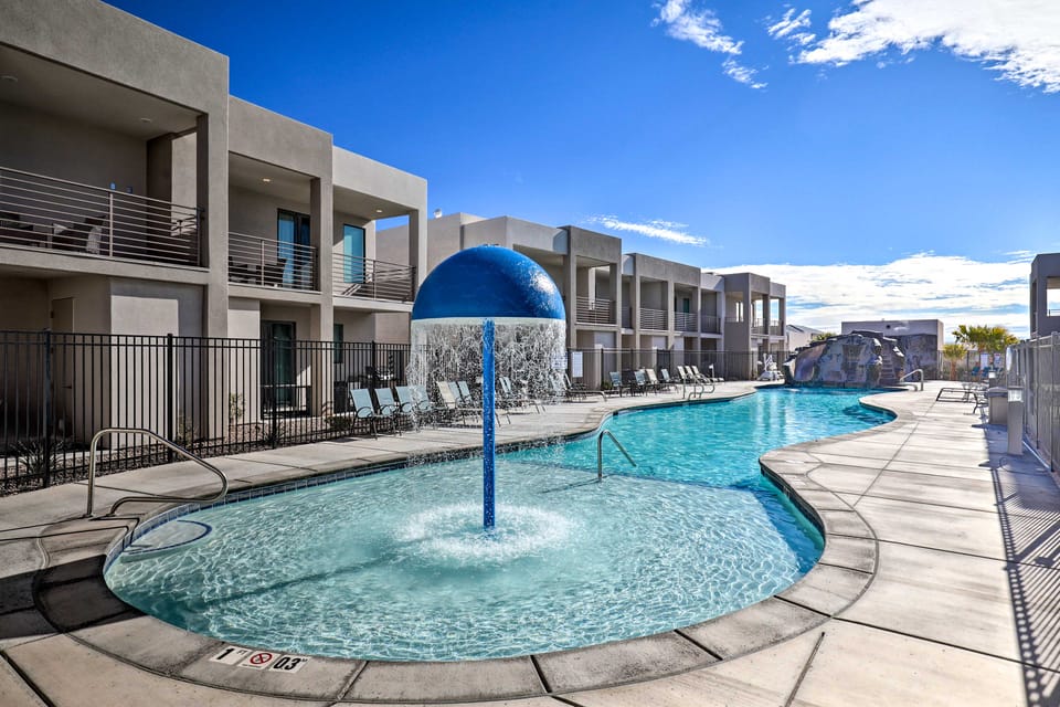 Sunny Resort Townhome + Balcony & Pool Access Apartment in St George