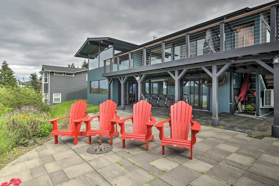 Deck & Sweeping Views: Family Union Home House in Union