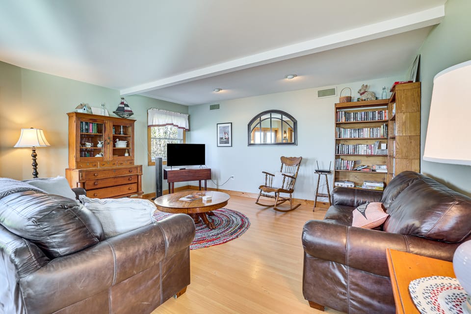 Alburgh Lake House: Private Beachfront! House in Alburg