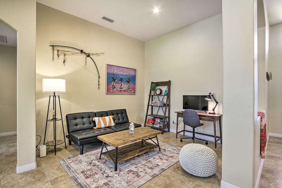 Snowbird Haven w/ Pool! 11 Mi to Dtwn Phoenix House in Laveen Village