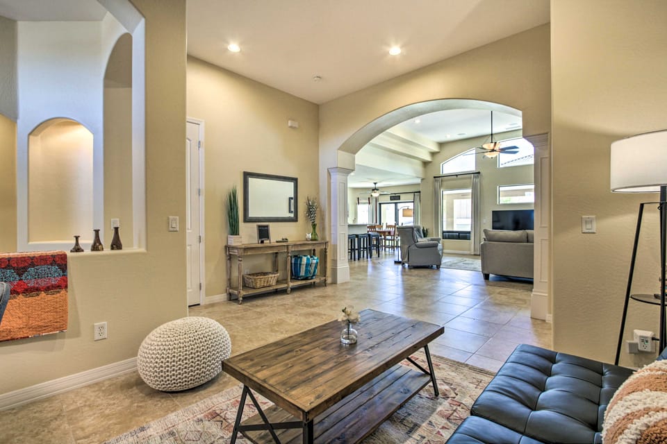 Snowbird Haven w/ Pool! 11 Mi to Dtwn Phoenix House in Laveen Village