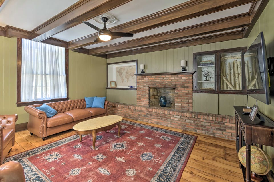Walk to the Waterfront! Historic Sodus Point Home House in Sodus Point