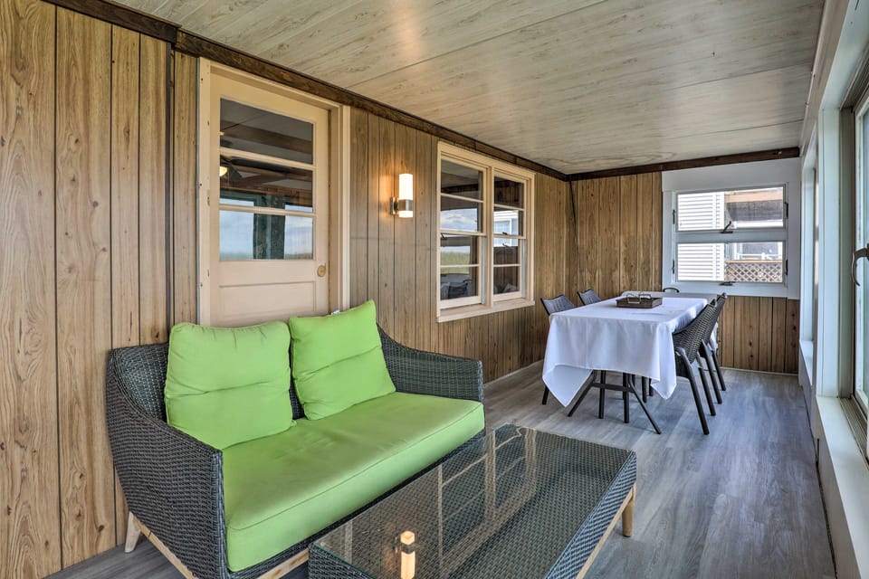 Charming Oceanfront Home on Salisbury Beach House in Seabrook