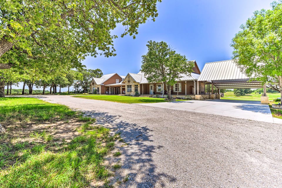2 Home Retreat on 29 Acres: ‘Sunset Ranch’ House in Texas