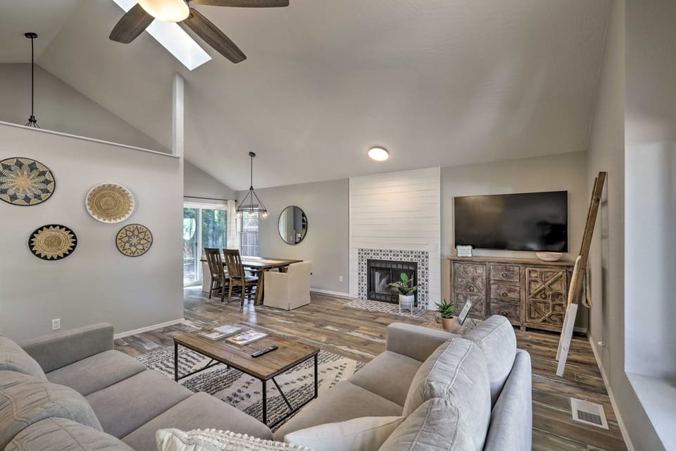 Modern Flagstaff Retreat ~ 4 Mi to Downtown! House in Flagstaff