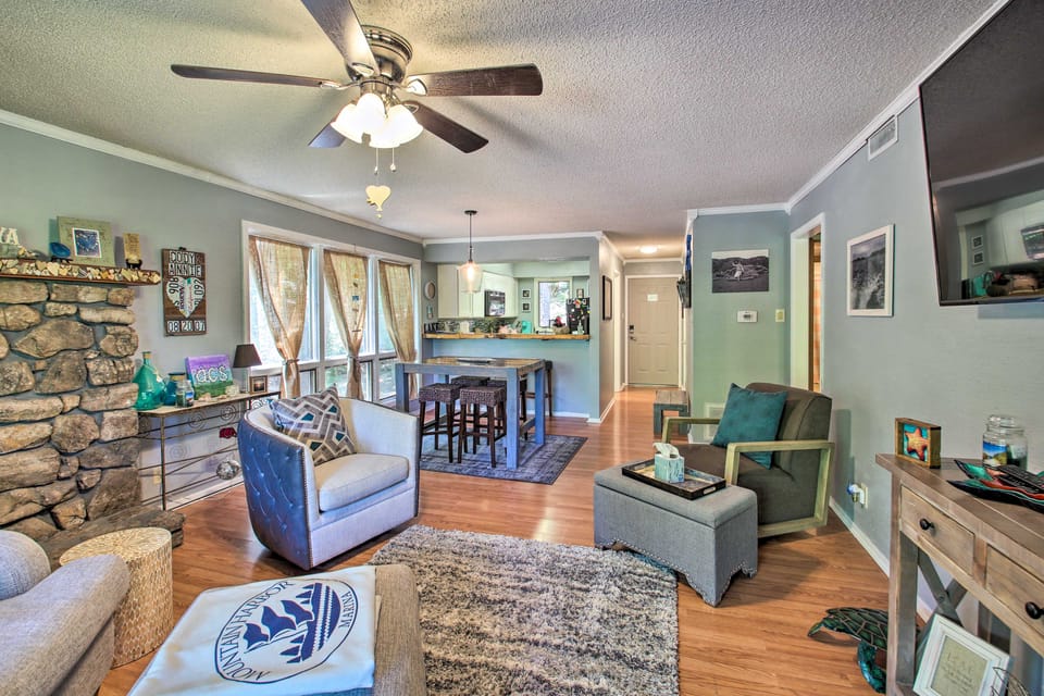 Mount Ida Condo w/ Balcony + Resort Amenities Apartment in Lake Ouachita