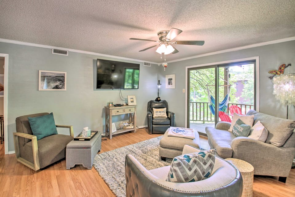 Mount Ida Condo w/ Balcony + Resort Amenities Apartment in Lake Ouachita