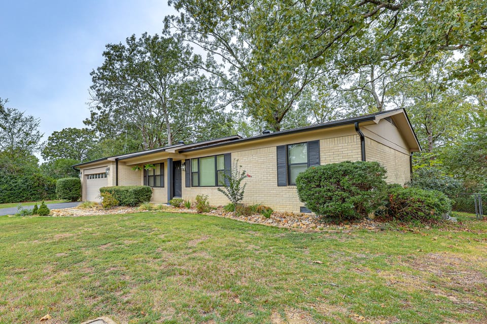 Sunroom & Yard: Charming Hot Springs Home! House in Rockwell