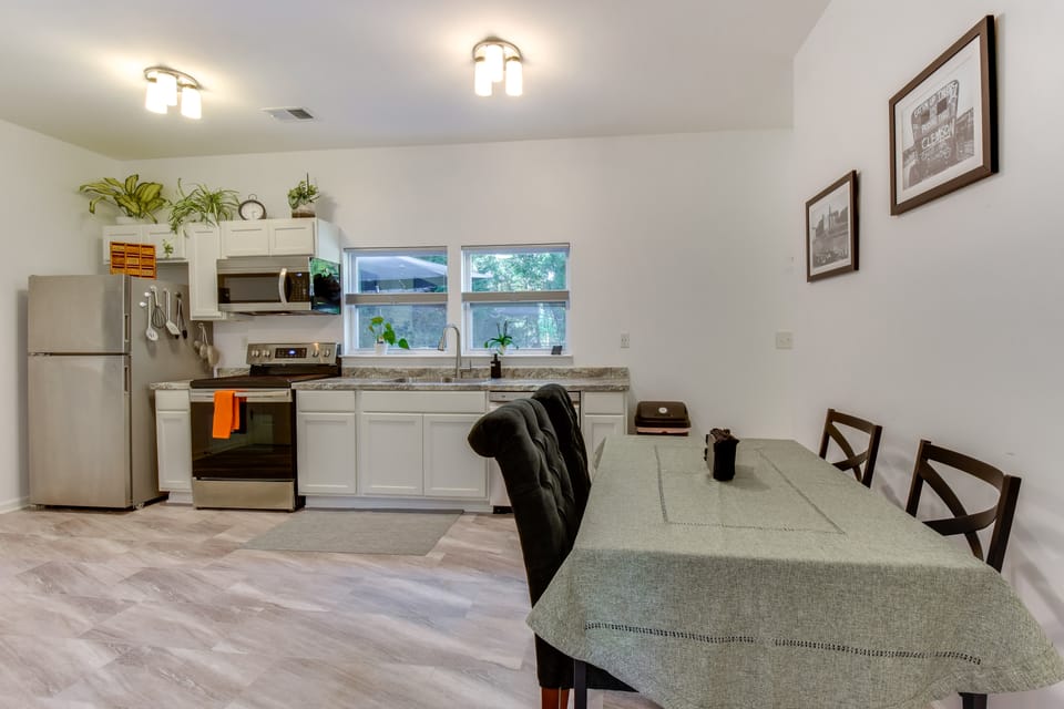 Clemson Game Day Cottage w/ Fire Pit Cottage in Clemson