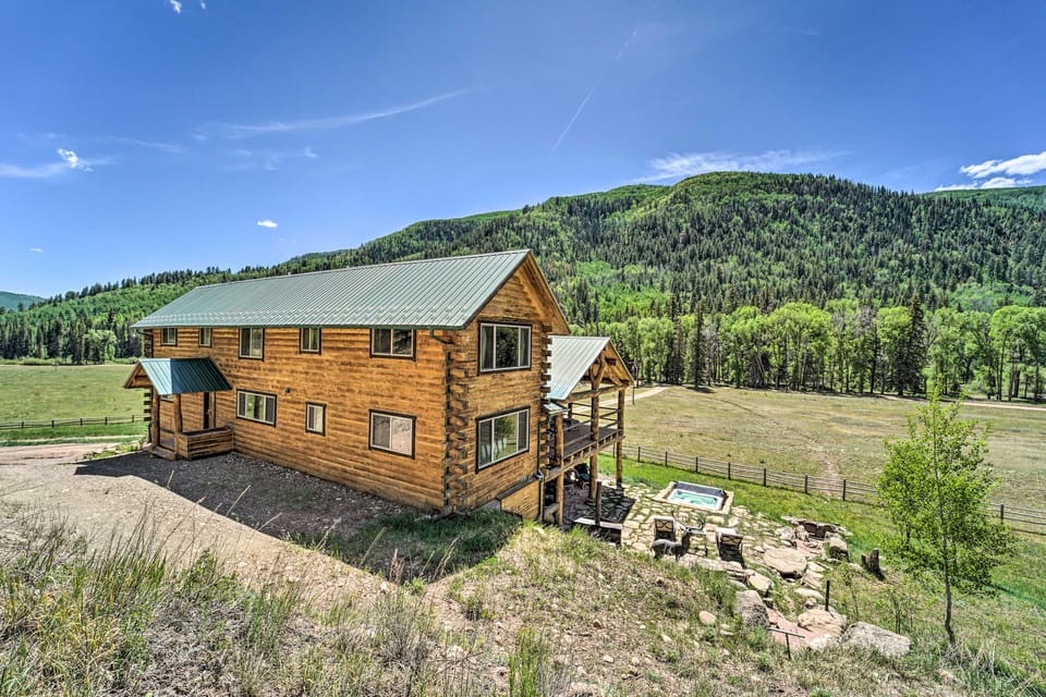Fish Creek Ranch Lodge with Hot Tub and Game Room House in Colorado