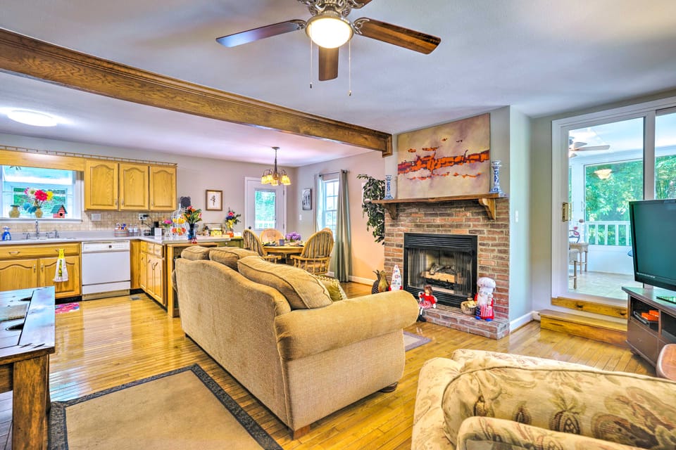 Secluded Chattanooga Getaway w/ Deck + Yard! House in Chattanooga
