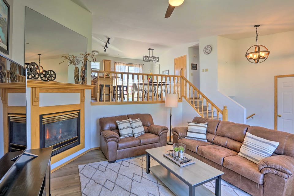 Red Lodge Townhome w/ Hot Tub & Mountain Views! Apartment in Red Lodge