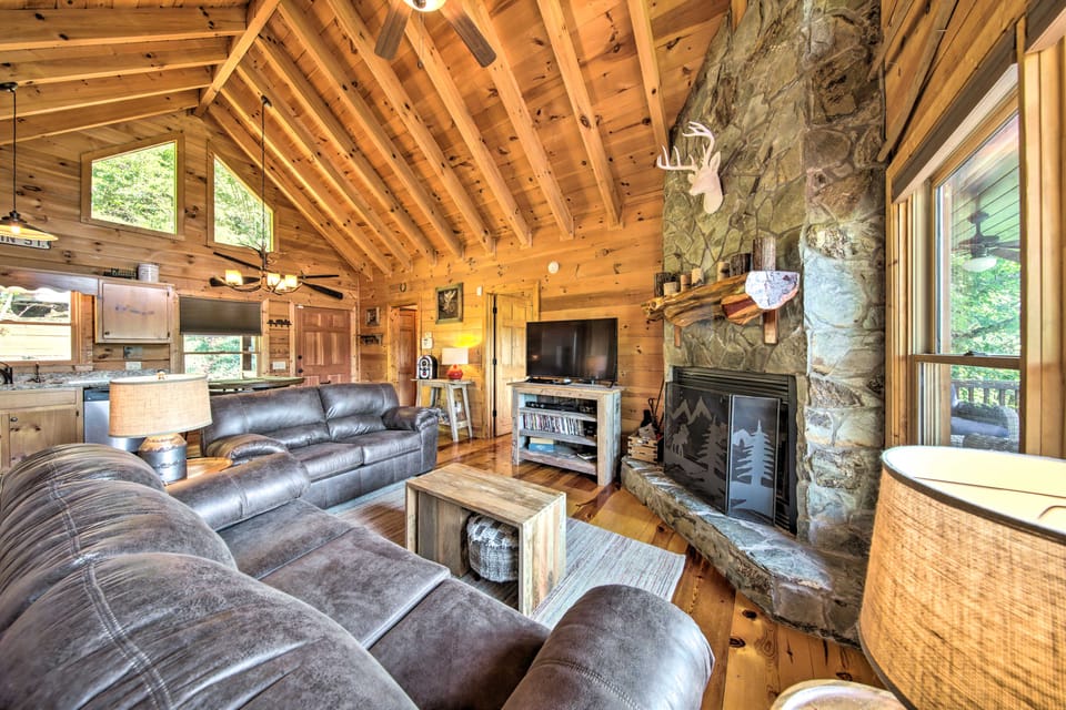 Secluded Blue Ridge Cabin: Walk to Trails! House in Georgia