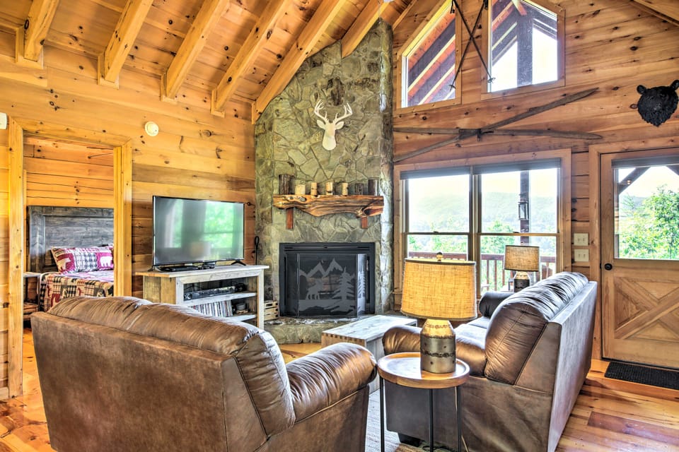 Secluded Blue Ridge Cabin: Walk to Trails! House in Georgia
