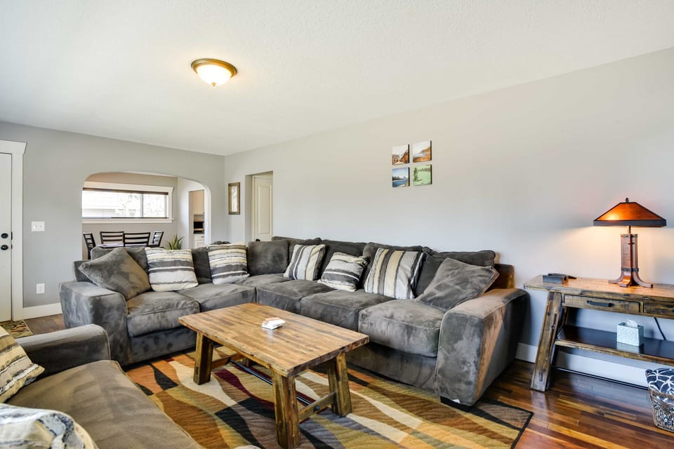 Charming Portland Home, Walk to Light Rail! House in Milwaukie