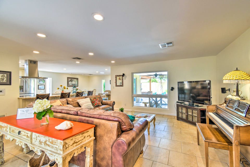 Snowbirds! Group Getaway w/ Hot Tub in Scottsdale House in McCormick Ranch