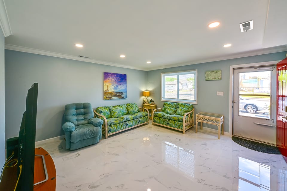 Deck w/ Canal Access: Ocean City Townhome Apartment in Ocean City