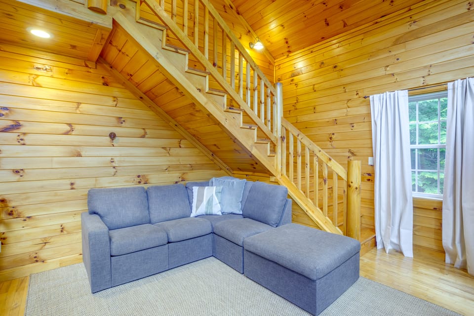 Cozy Boone Cabin w/ Deck: Close to Downtown! House in Watauga
