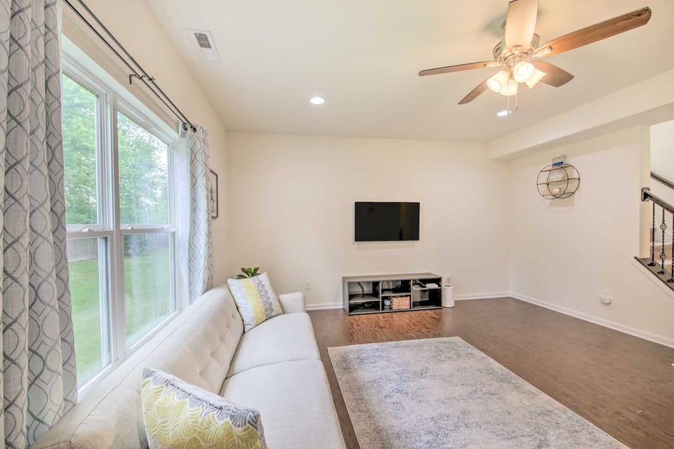 Quiet Greenwood Home ~ 16 Mi to Indianapolis! House in Greenwood