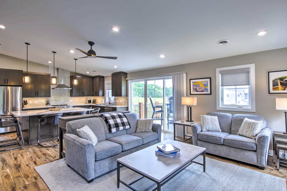 Chic Plymouth Townhome < 1 Mi to Road America Apartment in Wisconsin