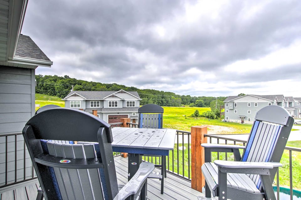 Chic Plymouth Townhome < 1 Mi to Road America Apartment in Wisconsin
