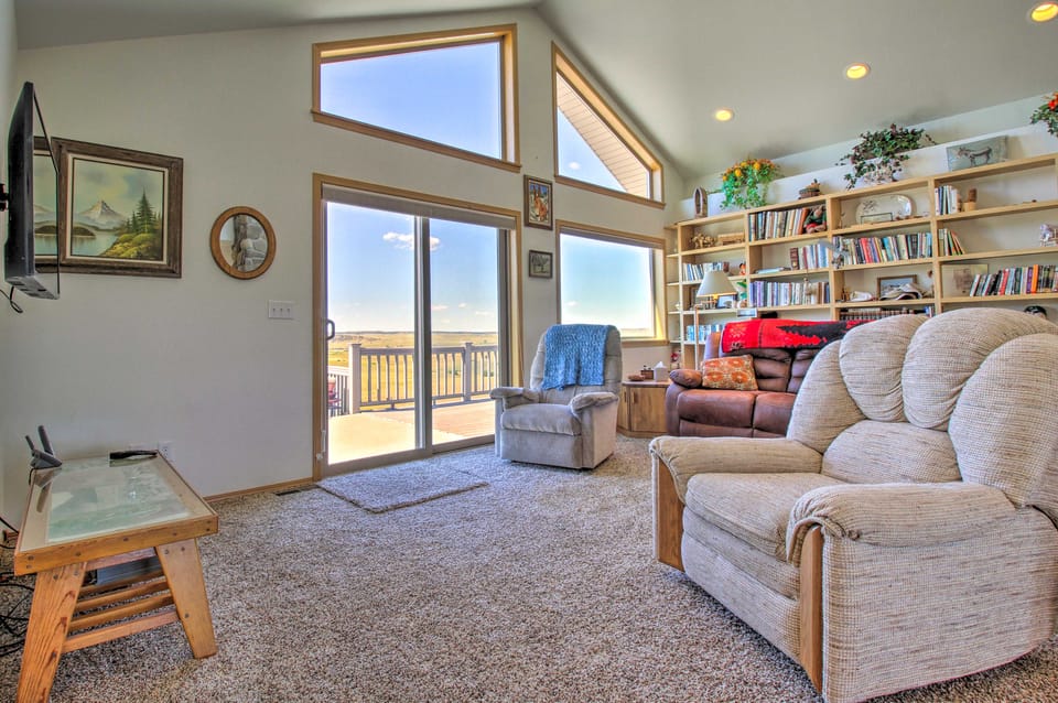 Sunny Big Timber Retreat w/ Spacious Deck! House in Montana