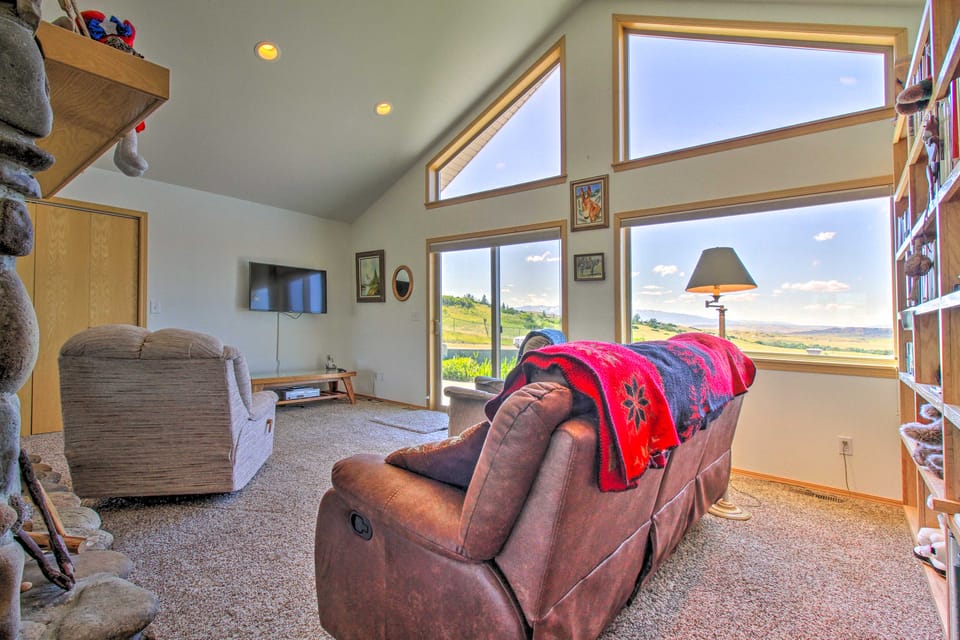 Sunny Big Timber Retreat w/ Spacious Deck! House in Montana