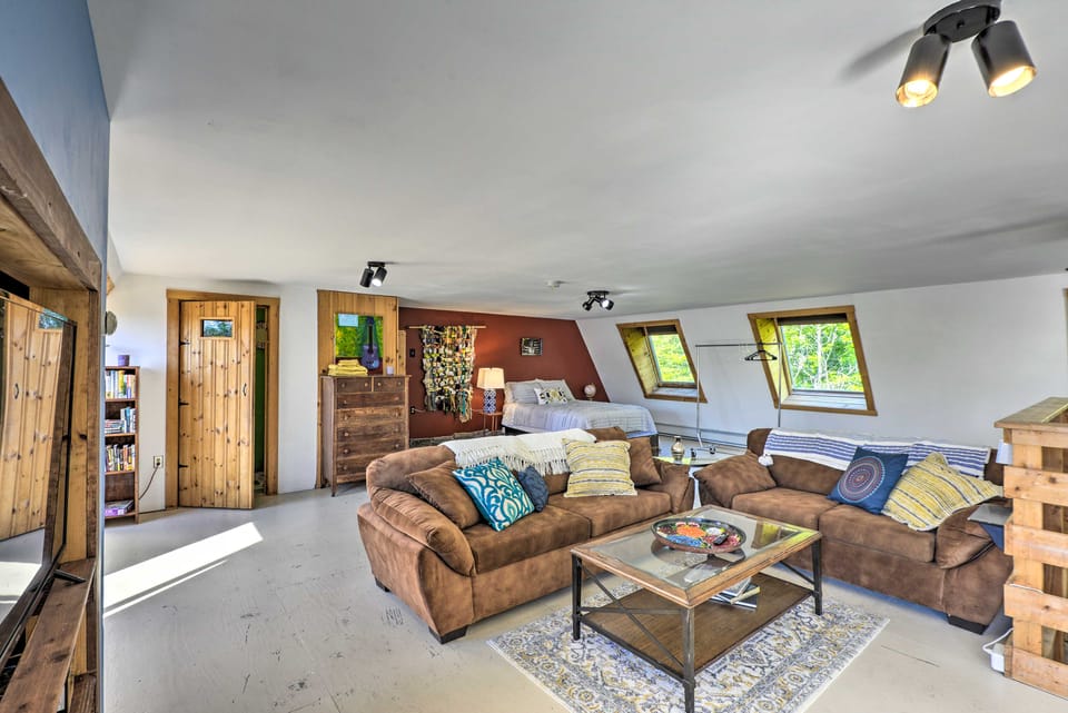 Charming Studio ~ 20 Mi to Acadia Nat'l Park! Apartment in Ellsworth