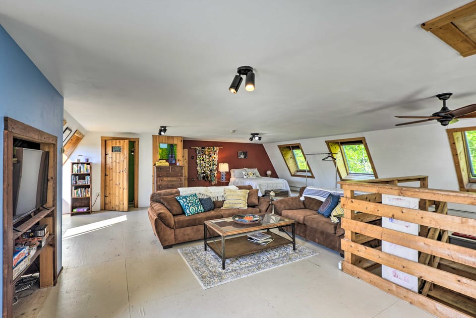 Charming Studio ~ 20 Mi to Acadia Nat'l Park! Apartment in Ellsworth