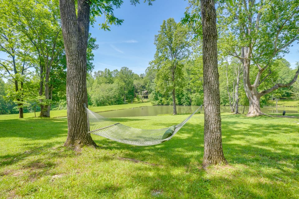 Mtn & Lake Views: Serene Wintergreen Resort Escape House in Nellysford