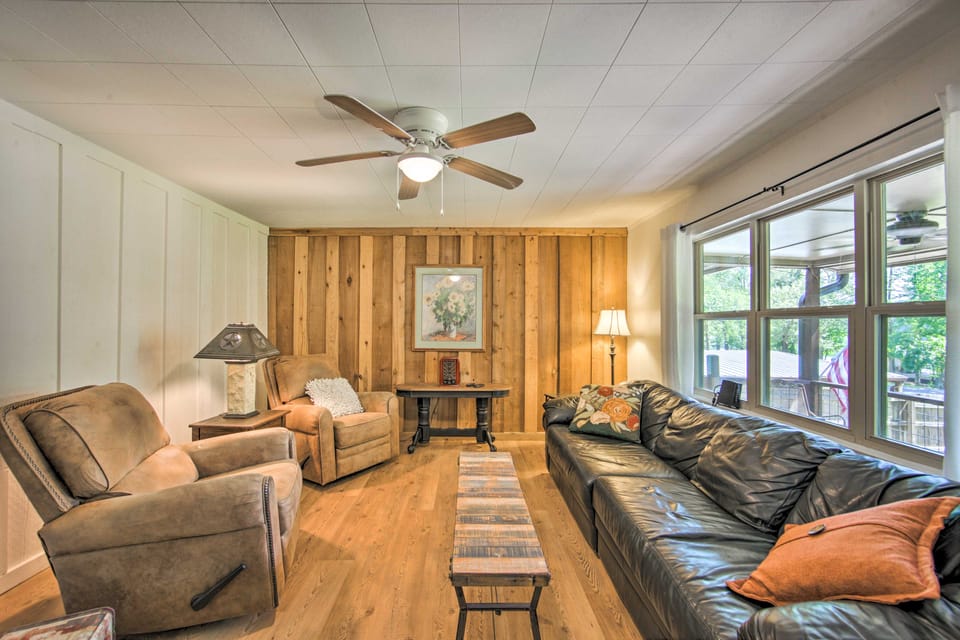 East Texas Gem: Lakefront Home on Lake Hawkins House in Texas