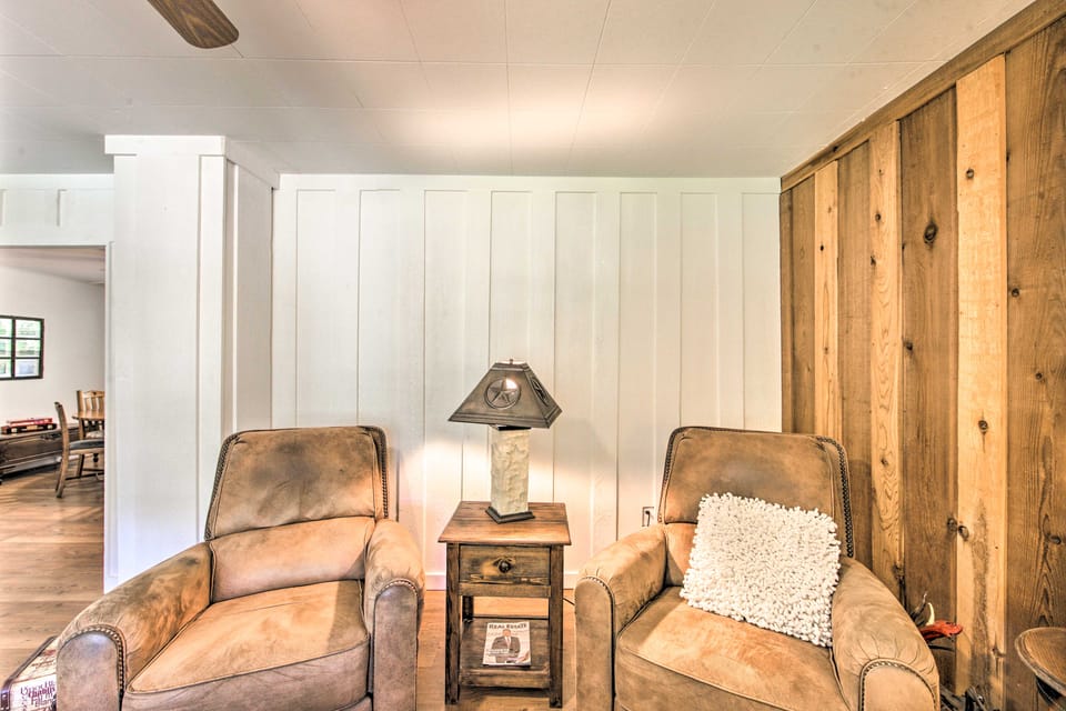 East Texas Gem: Lakefront Home on Lake Hawkins House in Texas