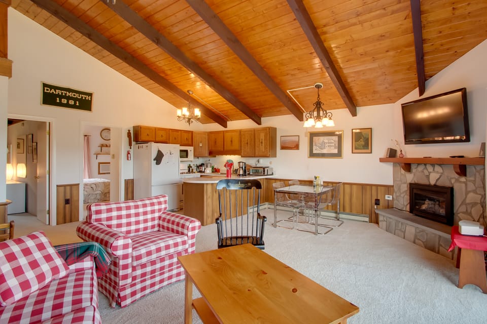Mountaintop Condo w/ Great Mt Washington View Apartment in Glen