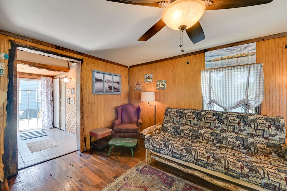 Rustic Caroga Lake Retreat: Fish, Hike & Ski! Cottage in Caroga Lake