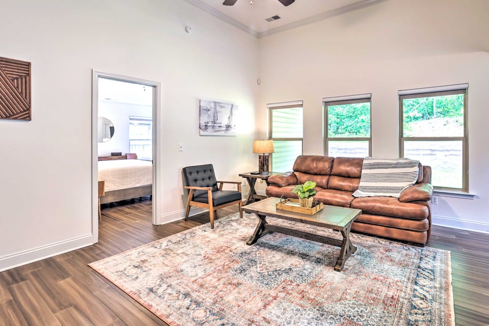 Family-Friendly Calera Getaway w/ Game Room! House in Alabama