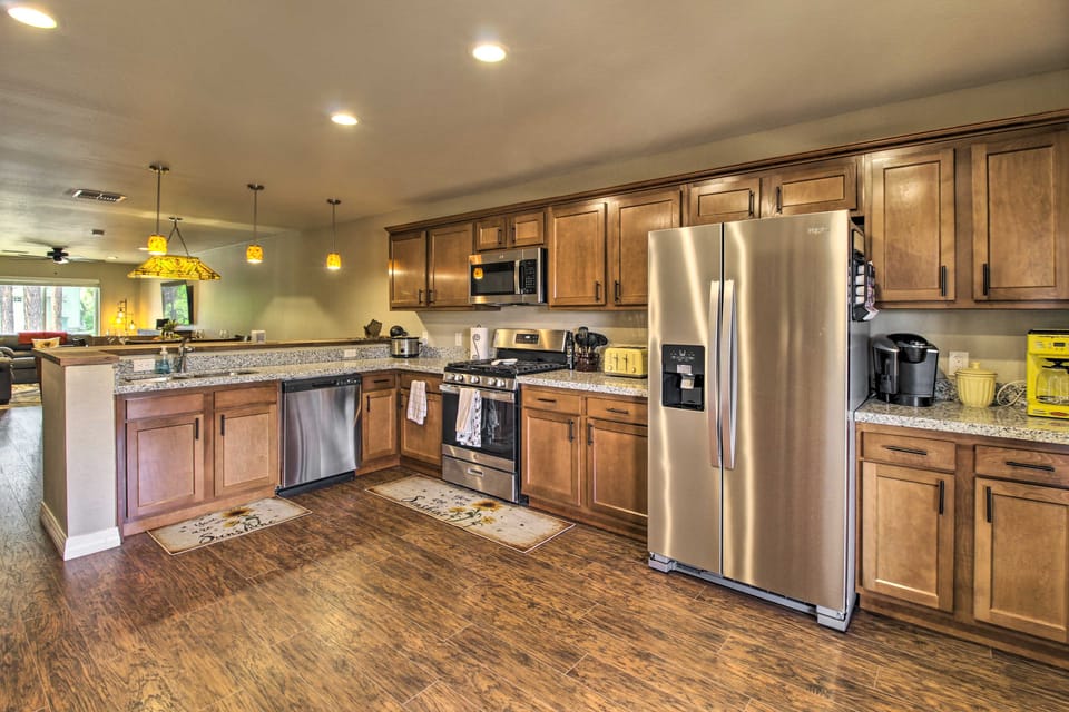 ‘Aspen Retreat’ Rental ~ 2 Mi to Fool Hollow Lake! House in Show Low