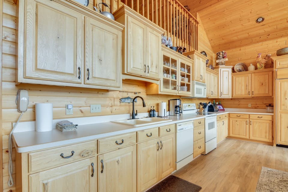 Pet-Friendly Cabin < 1 Mi to Panguitch Lake! House in Utah