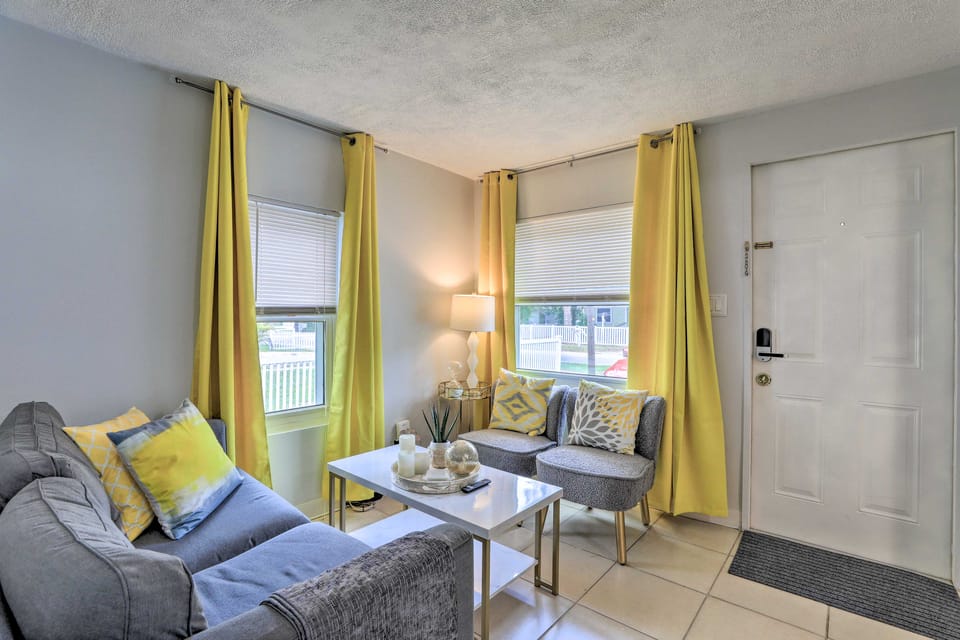 Central Sarasota Home: 8 Mi to Siesta Key! House in Sarasota