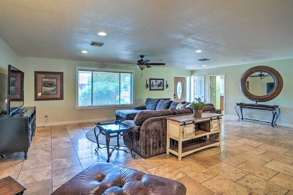 Game Room! Family Desert Getaway in Glendale House in Phoenix