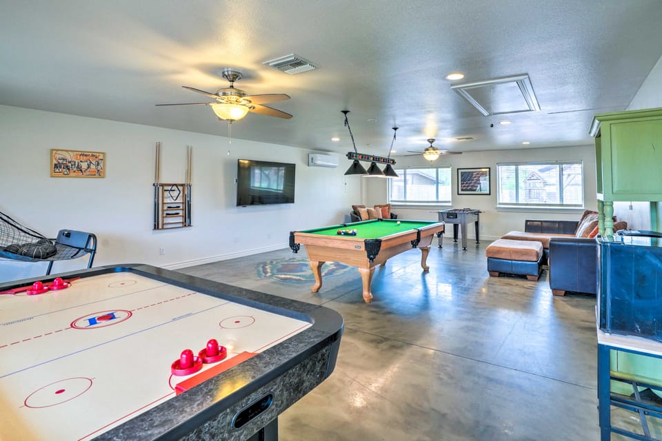 Game Room! Family Desert Getaway in Glendale House in Phoenix