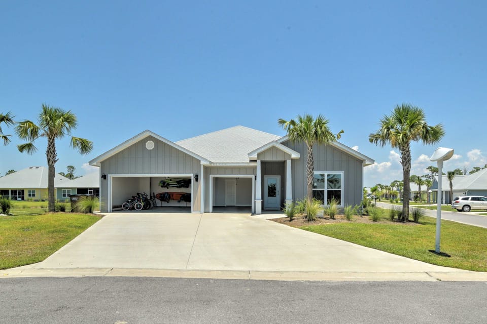 Port St Joe 'Mermaid Cove' Getaway w/ Patio! House in Florida