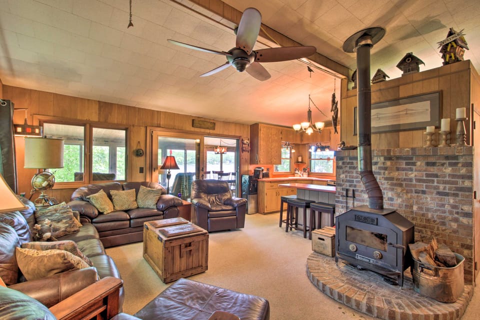 Year-Round Waterfront Getaway: Lake Access + Dock! Cottage in Minnesota