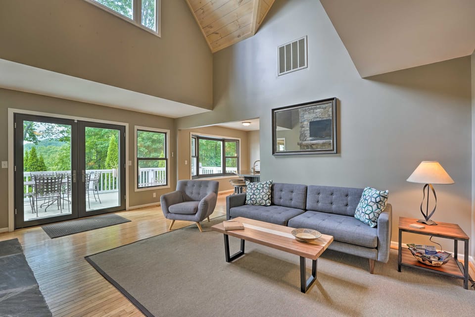 Grand Pisgah Forest Home on Secluded 5 Acres! House in Tennessee