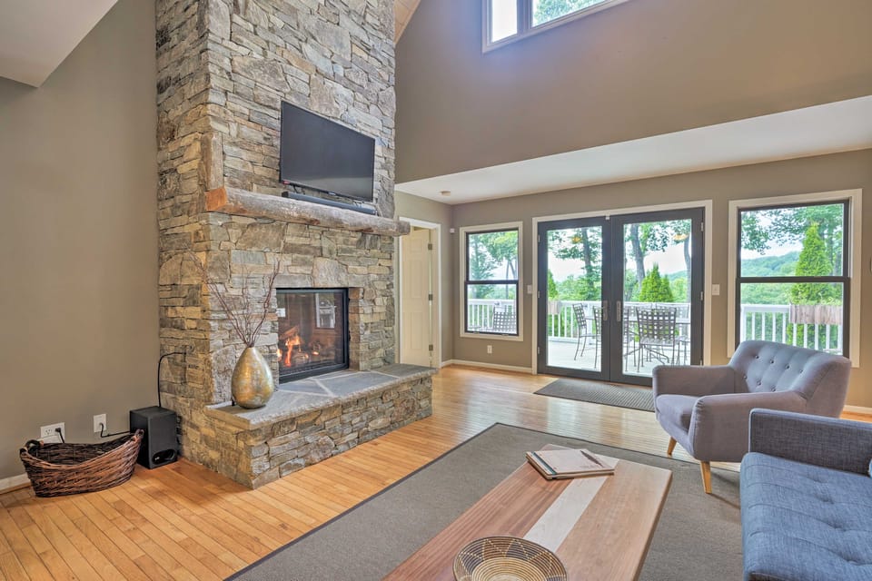 Grand Pisgah Forest Home on Secluded 5 Acres! House in Tennessee