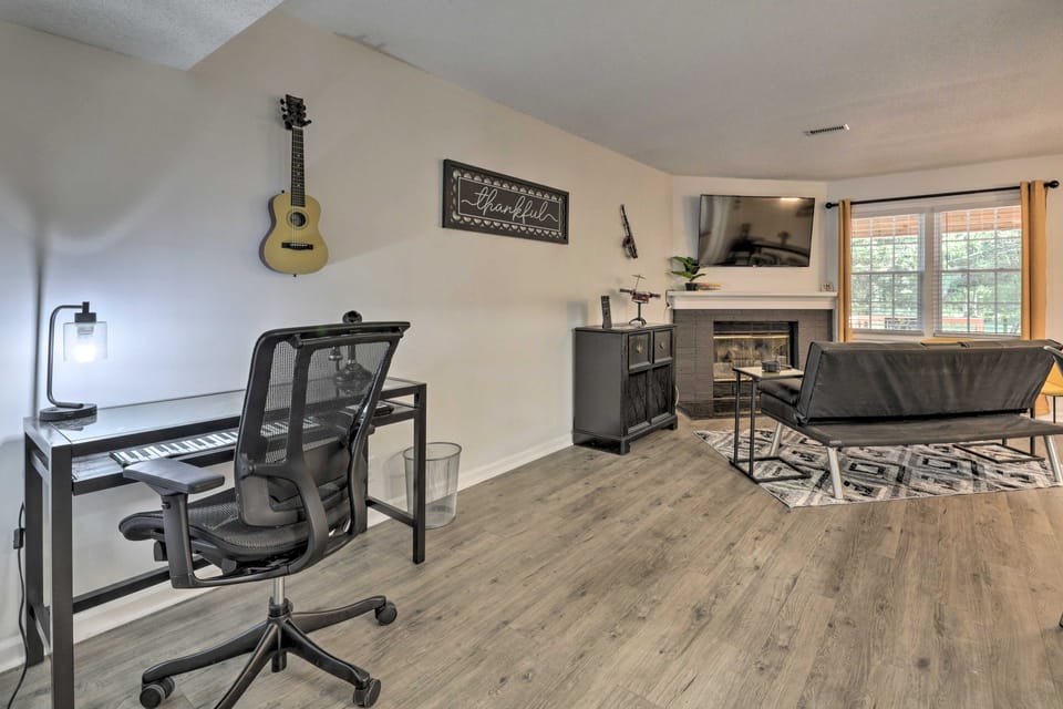Modern Nashville Townhome: Large Yard & Deck! Apartment in La Vergne