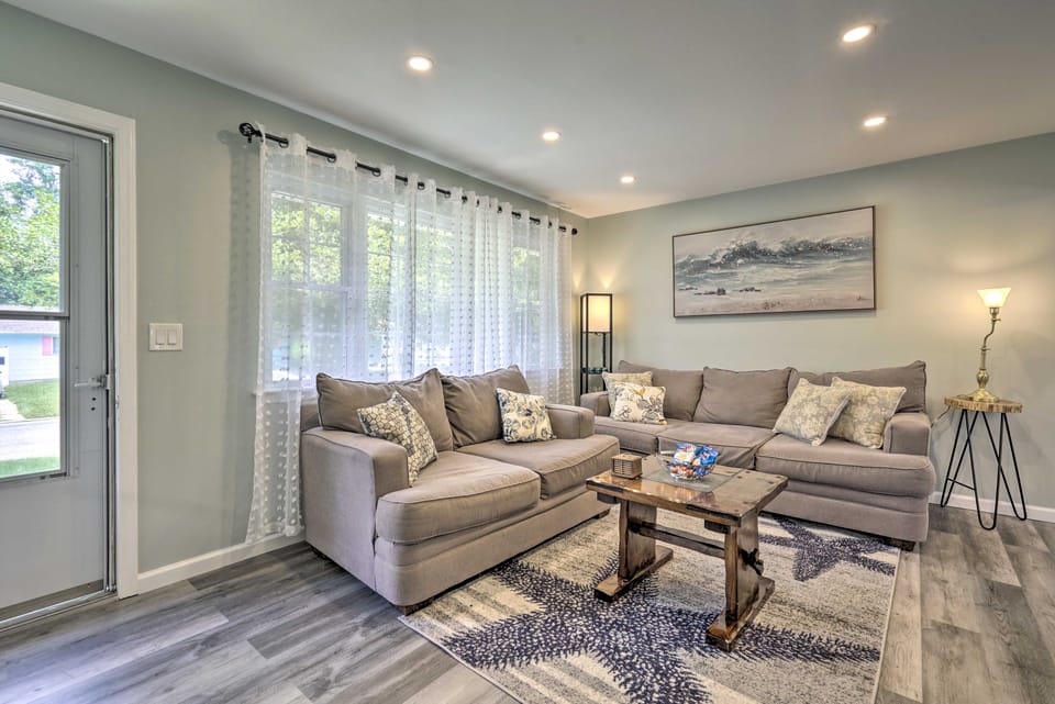 Bayville Getaway w/ Fire Pit - 2 Mi to Beach! House in Jersey Shore