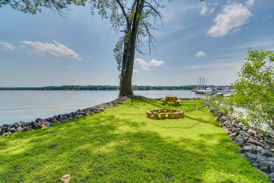 Waterfront Getaway on Sodus Bay: Prime Location! Cottage in New York