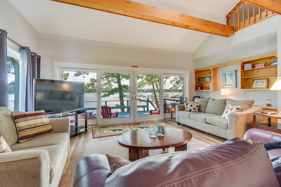 Waterfront Getaway on Sodus Bay: Prime Location! Cottage in New York